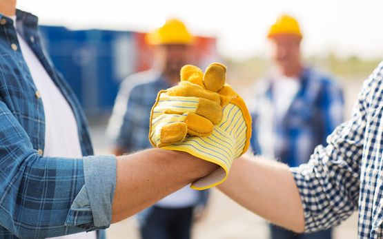 Bauarbeiter Handschlag